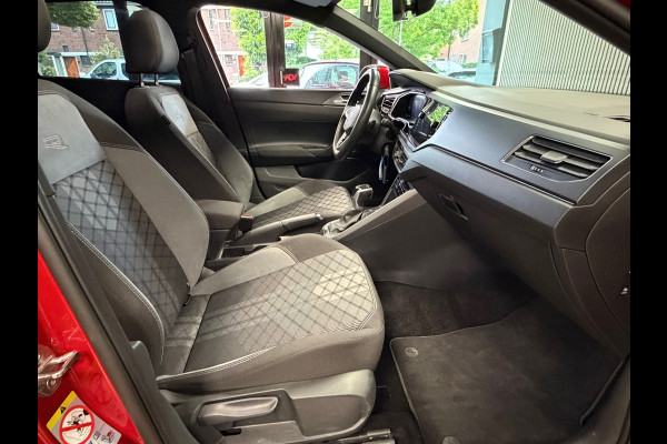 Volkswagen Taigo 1.5 TSI 3X R-Line Business AUT. PANO PDC ACC VITRUAL NAVI APPLE CARPLAY STOELVERWARMING SPIEGELVERWARMING