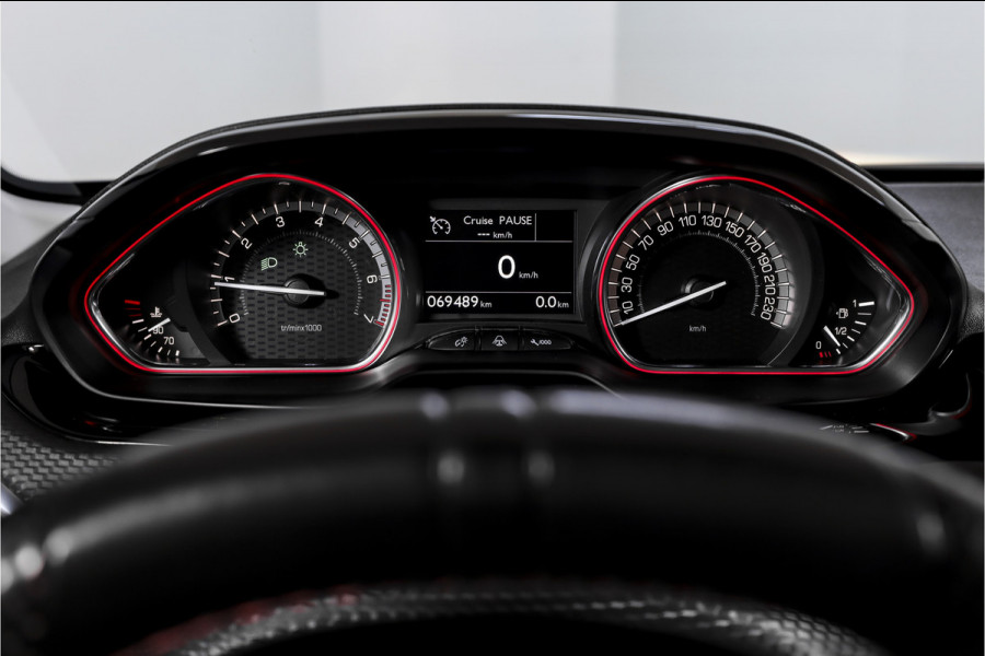 Peugeot 2008 1.2 PureTech 130 PK GT-line | Pano | Cruise | Stoelverw. | PDC | Camera | NAV + App. Conect | ECC | LM 17" |