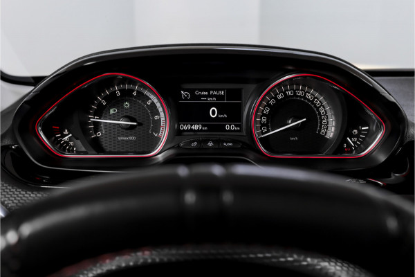 Peugeot 2008 1.2 PureTech 130 PK GT-line | Pano | Cruise | Stoelverw. | PDC | Camera | NAV + App. Conect | ECC | LM 17" |