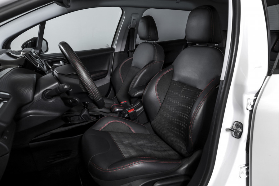 Peugeot 2008 1.2 PureTech 130 PK GT-line | Pano | Cruise | Stoelverw. | PDC | Camera | NAV + App. Conect | ECC | LM 17" |