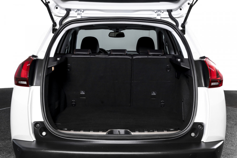 Peugeot 2008 1.2 PureTech 130 PK GT-line | Pano | Cruise | Stoelverw. | PDC | Camera | NAV + App. Conect | ECC | LM 17" |