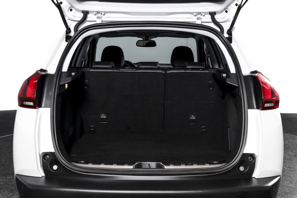 Peugeot 2008 1.2 PureTech 130 PK GT-line | Pano | Cruise | Stoelverw. | PDC | Camera | NAV + App. Conect | ECC | LM 17" |