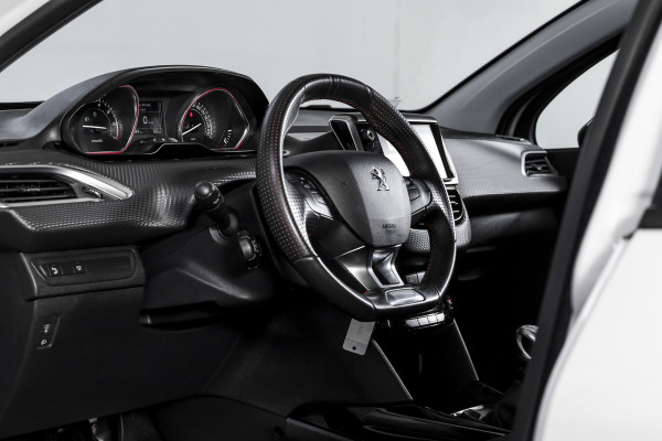 Peugeot 2008 1.2 PureTech 130 PK GT-line | Pano | Cruise | Stoelverw. | PDC | Camera | NAV + App. Conect | ECC | LM 17" |