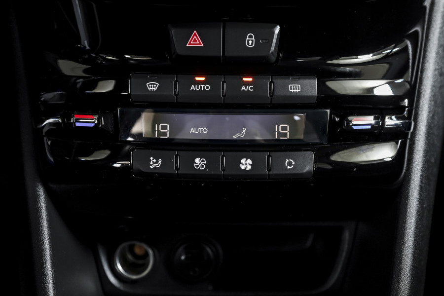 Peugeot 2008 1.2 PureTech 130 PK GT-line | Pano | Cruise | Stoelverw. | PDC | Camera | NAV + App. Conect | ECC | LM 17" |