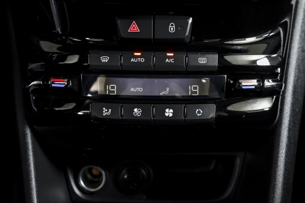 Peugeot 2008 1.2 PureTech 130 PK GT-line | Pano | Cruise | Stoelverw. | PDC | Camera | NAV + App. Conect | ECC | LM 17" |