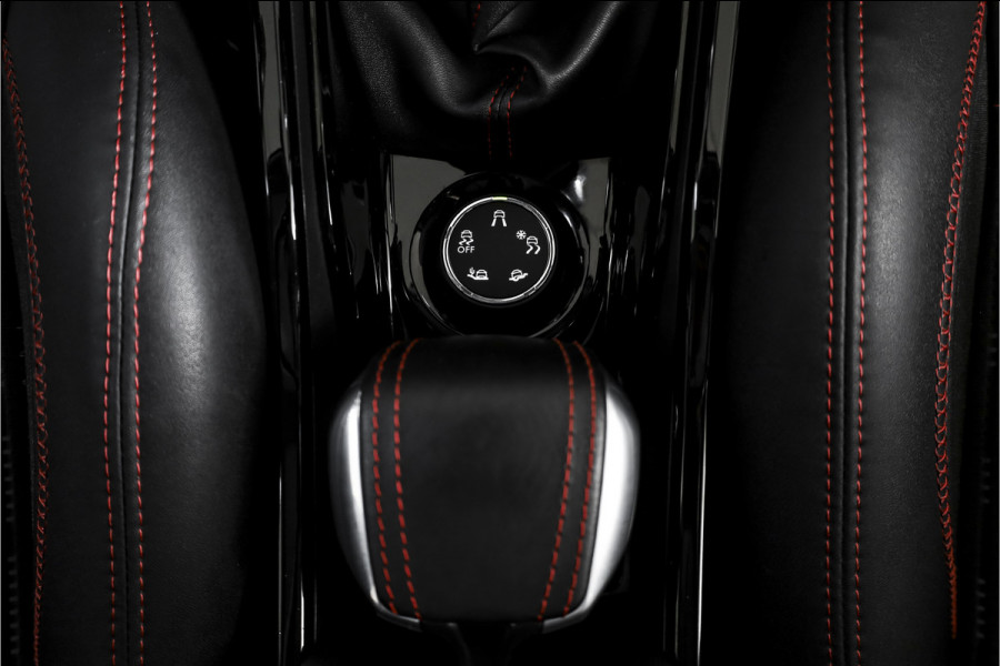 Peugeot 2008 1.2 PureTech 130 PK GT-line | Pano | Cruise | Stoelverw. | PDC | Camera | NAV + App. Conect | ECC | LM 17" |