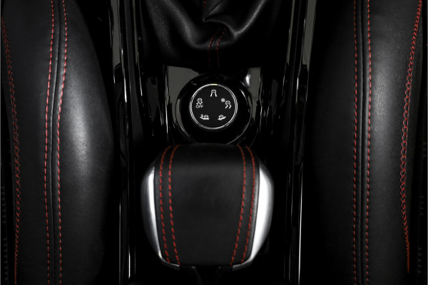 Peugeot 2008 1.2 PureTech 130 PK GT-line | Pano | Cruise | Stoelverw. | PDC | Camera | NAV + App. Conect | ECC | LM 17" |