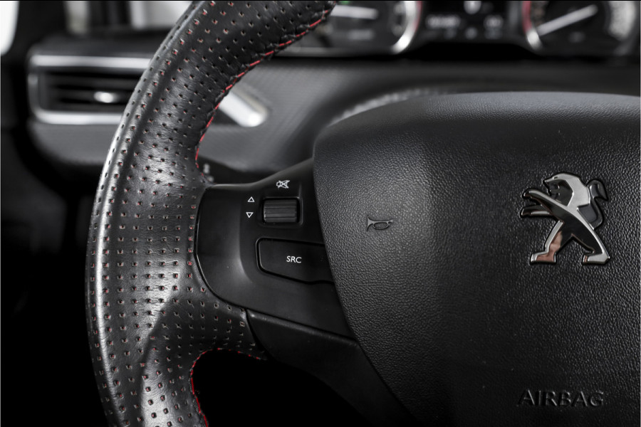 Peugeot 2008 1.2 PureTech 130 PK GT-line | Pano | Cruise | Stoelverw. | PDC | Camera | NAV + App. Conect | ECC | LM 17" |