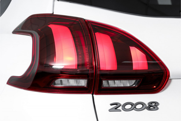 Peugeot 2008 1.2 PureTech 130 PK GT-line | Pano | Cruise | Stoelverw. | PDC | Camera | NAV + App. Conect | ECC | LM 17" |
