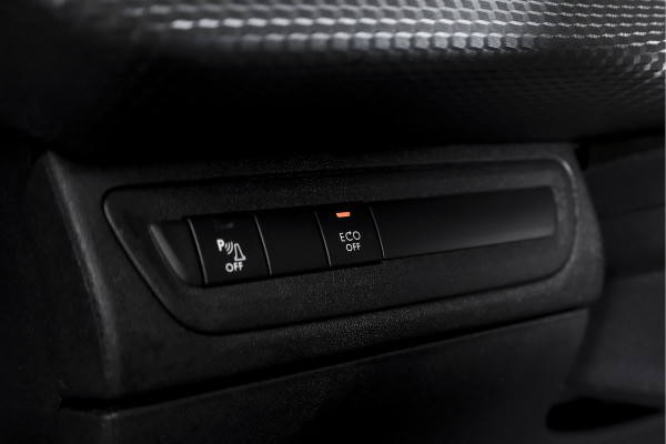 Peugeot 2008 1.2 PureTech 130 PK GT-line | Pano | Cruise | Stoelverw. | PDC | Camera | NAV + App. Conect | ECC | LM 17" |