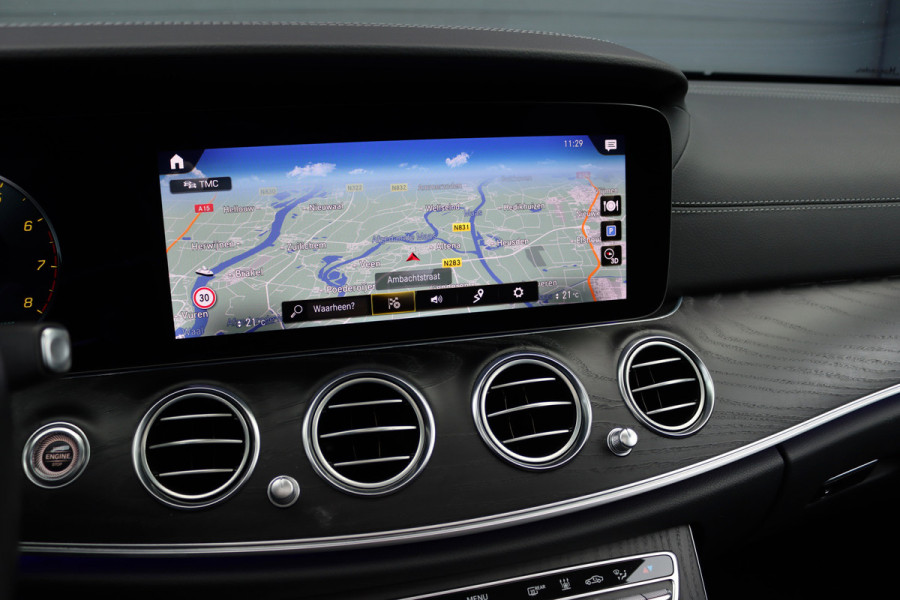 Mercedes-Benz E-Klasse 450 4MATIC Premium+ AMG Line | Luchtvering | Distronic+ | Burmester | Soft-Close | Memory | Trekhaak | HUD | Augmented Reality | Panoramadak | Keyless Go |