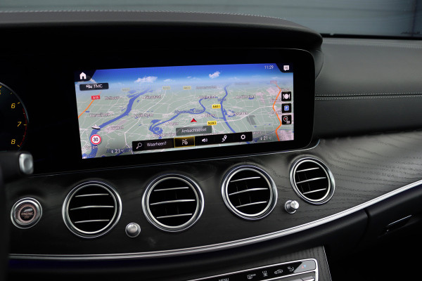 Mercedes-Benz E-Klasse 450 4MATIC Premium+ AMG Line | Luchtvering | Distronic+ | Burmester | Soft-Close | Memory | Trekhaak | HUD | Augmented Reality | Panoramadak | Keyless Go |