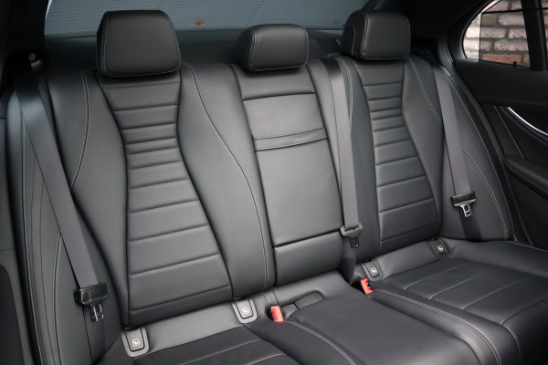 Mercedes-Benz E-Klasse 450 4MATIC Premium+ AMG Line | Luchtvering | Distronic+ | Burmester | Soft-Close | Memory | Trekhaak | HUD | Augmented Reality | Panoramadak | Keyless Go |
