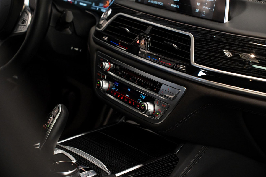 BMW 7 Serie 740d xDrive High Executive *M-Sport / Actieve-Besturing / Stoelventilatie / Entertainment-Achter / Alcantara-Hemel / Harman Kardon / Panorama*