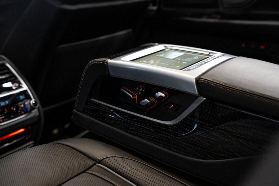 BMW 7 Serie 740d xDrive High Executive *M-Sport / Actieve-Besturing / Stoelventilatie / Entertainment-Achter / Alcantara-Hemel / Harman Kardon / Panorama*