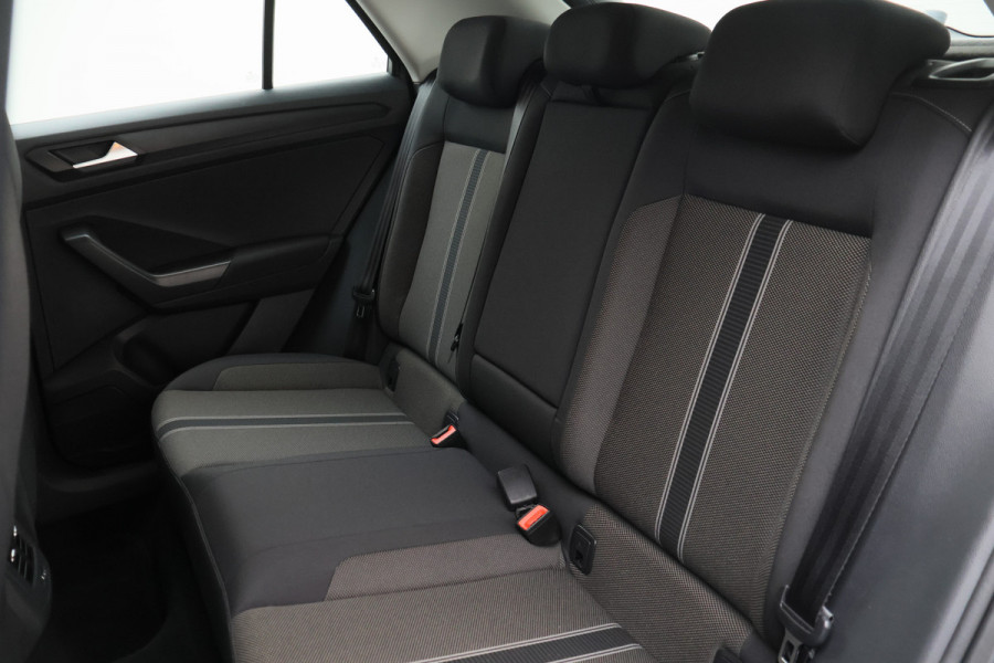 Volkswagen T-Roc 1.5 TSI DSG Style Eerste Eigenaar, ACC, Apple Carplay, Airco, Rijstrooksensor, DAB, PDC, 16''