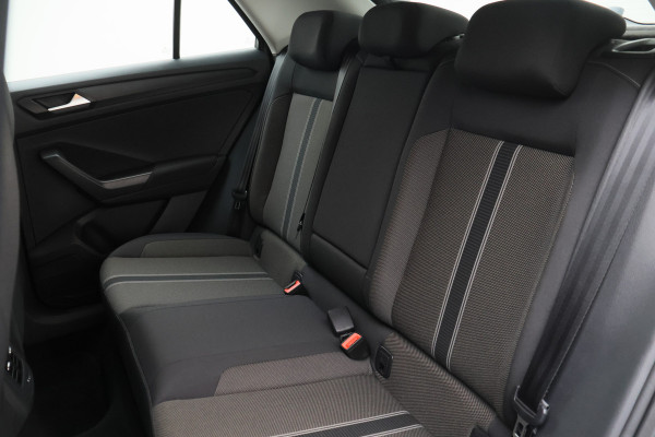 Volkswagen T-Roc 1.5 TSI DSG Style Eerste Eigenaar, ACC, Apple Carplay, Airco, Rijstrooksensor, DAB, PDC, 16''