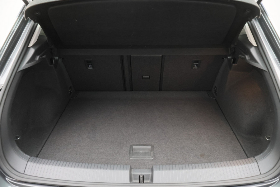 Volkswagen T-Roc 1.5 TSI DSG Style Eerste Eigenaar, ACC, Apple Carplay, Airco, Rijstrooksensor, DAB, PDC, 16''