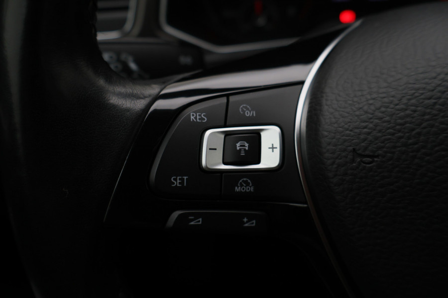 Volkswagen T-Roc 1.5 TSI DSG Style Eerste Eigenaar, ACC, Apple Carplay, Airco, Rijstrooksensor, DAB, PDC, 16''