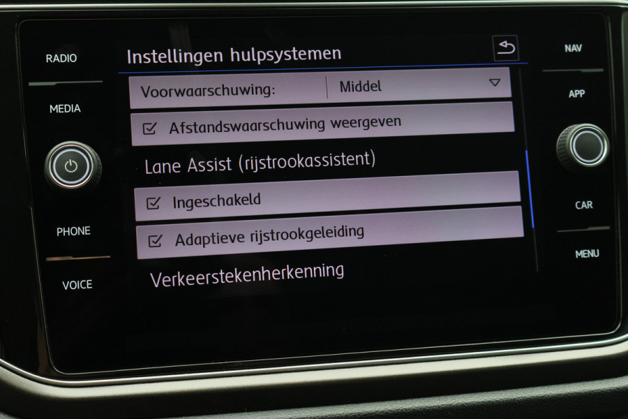 Volkswagen T-Roc 1.5 TSI DSG Style Eerste Eigenaar, ACC, Apple Carplay, Airco, Rijstrooksensor, DAB, PDC, 16''