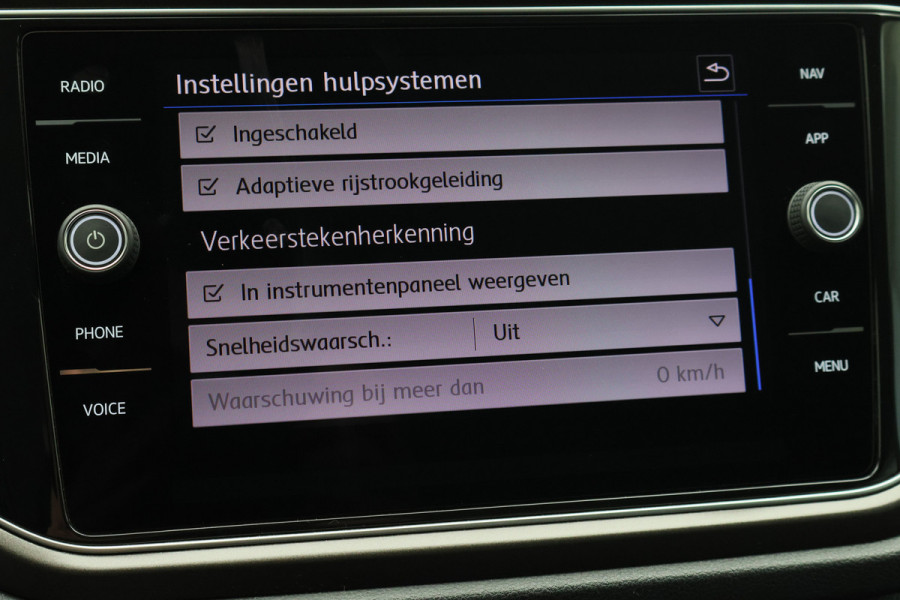 Volkswagen T-Roc 1.5 TSI DSG Style Eerste Eigenaar, ACC, Apple Carplay, Airco, Rijstrooksensor, DAB, PDC, 16''