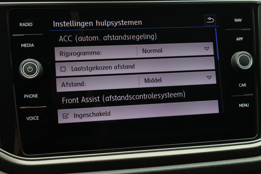 Volkswagen T-Roc 1.5 TSI DSG Style Eerste Eigenaar, ACC, Apple Carplay, Airco, Rijstrooksensor, DAB, PDC, 16''