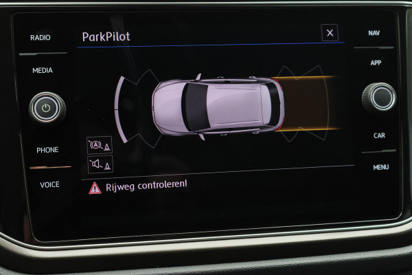 Volkswagen T-Roc 1.5 TSI DSG Style Eerste Eigenaar, ACC, Apple Carplay, Airco, Rijstrooksensor, DAB, PDC, 16''
