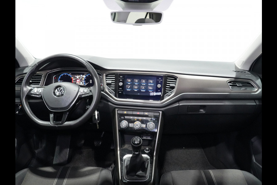 Volkswagen T-Roc 1.0 TSI Style | Trekhaak | Panorama | Full-LED | Navi