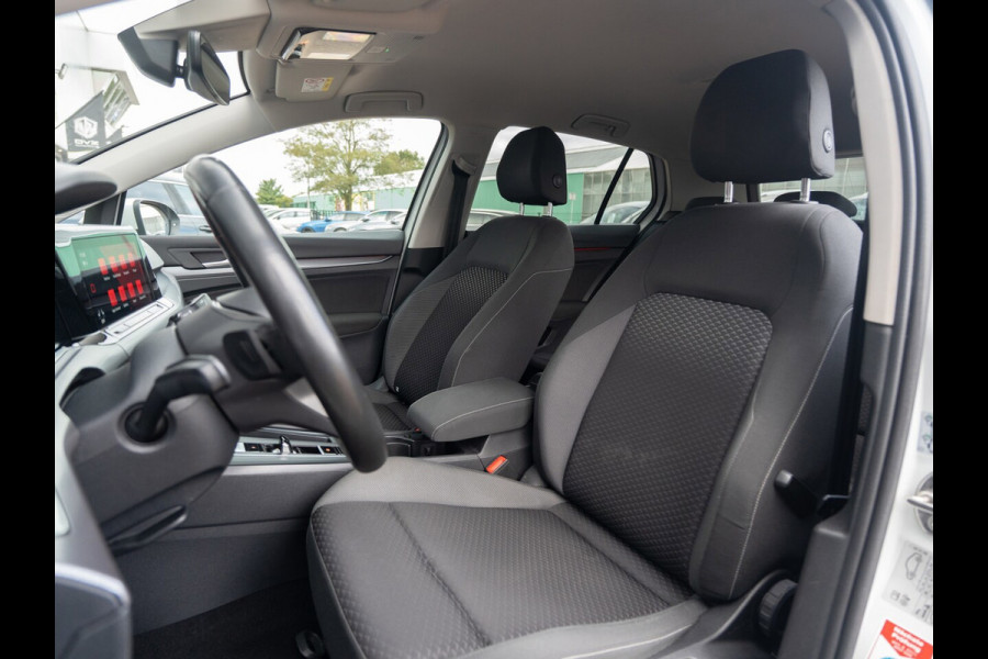 Volkswagen Golf 1.0 eTSI Life Business