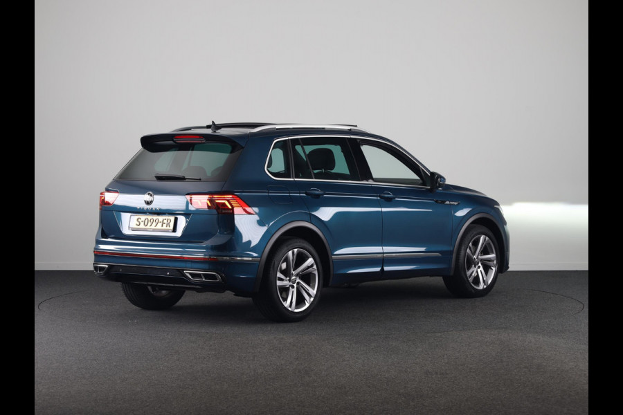 Volkswagen Tiguan 1.5 TSI R-Line Business+ 150PK DSG | Panorama dak | Parkeercamera | Keyless entry | Matrix LED koplampen |