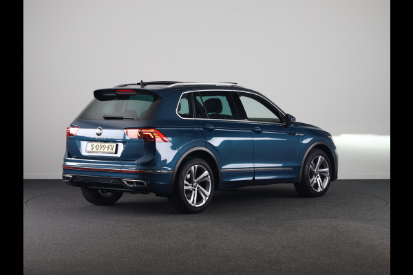 Volkswagen Tiguan 1.5 TSI R-Line Business+ 150PK DSG | Panorama dak | Parkeercamera | Keyless entry | Matrix LED koplampen |