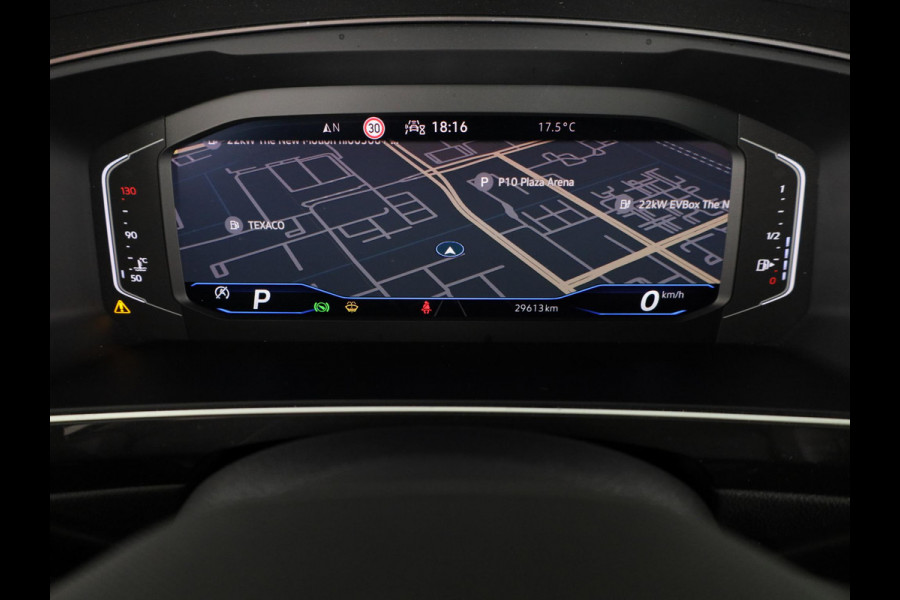 Volkswagen Tiguan 1.5 TSI R-Line Business+ 150PK DSG | Panorama dak | Parkeercamera | Keyless entry | Matrix LED koplampen |