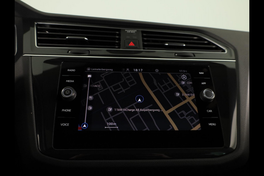 Volkswagen Tiguan 1.5 TSI R-Line Business+ 150PK DSG | Panorama dak | Parkeercamera | Keyless entry | Matrix LED koplampen |
