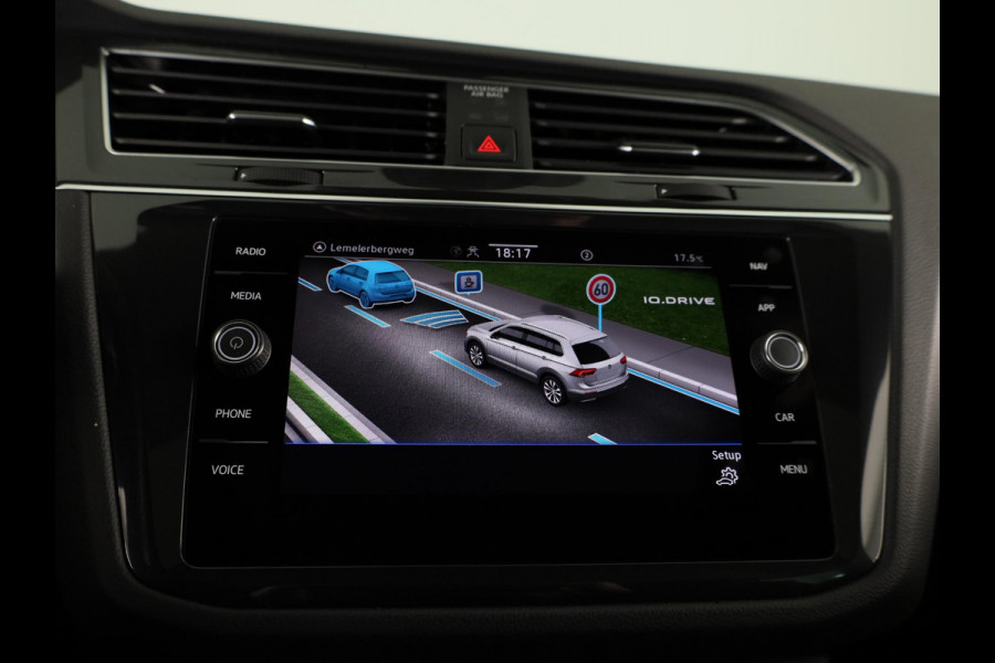 Volkswagen Tiguan 1.5 TSI R-Line Business+ 150PK DSG | Panorama dak | Parkeercamera | Keyless entry | Matrix LED koplampen |