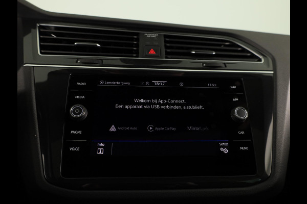 Volkswagen Tiguan 1.5 TSI R-Line Business+ 150PK DSG | Panorama dak | Parkeercamera | Keyless entry | Matrix LED koplampen |