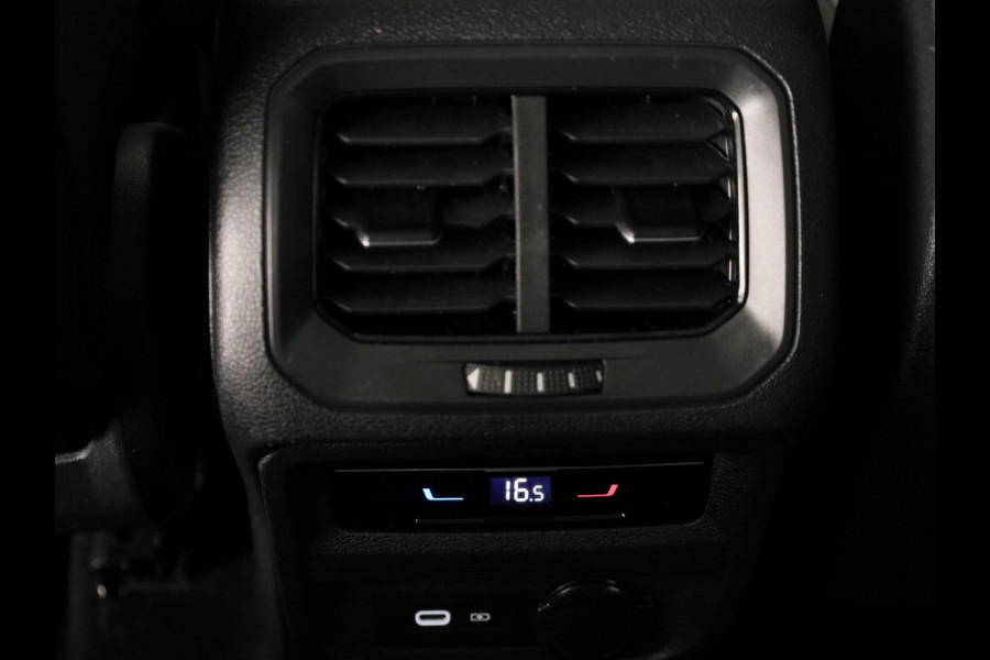 Volkswagen Tiguan 1.5 TSI R-Line Business+ 150PK DSG | Panorama dak | Parkeercamera | Keyless entry | Matrix LED koplampen |