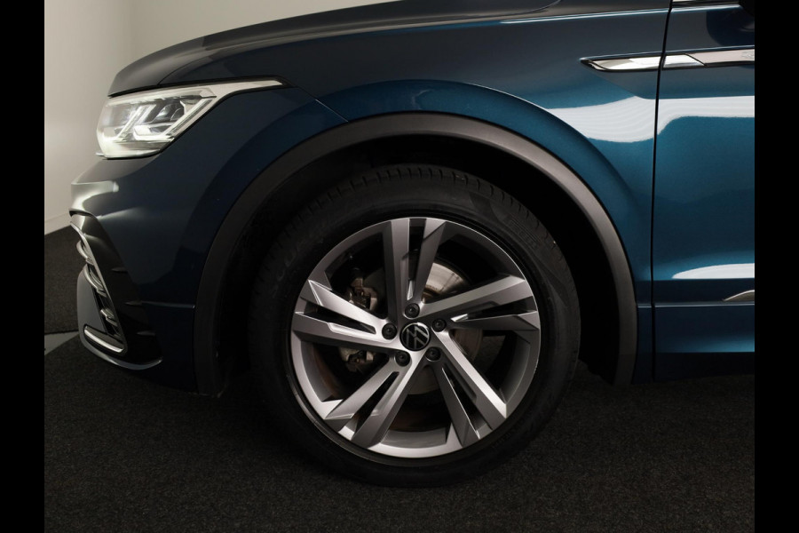 Volkswagen Tiguan 1.5 TSI R-Line Business+ 150PK DSG | Panorama dak | Parkeercamera | Keyless entry | Matrix LED koplampen |