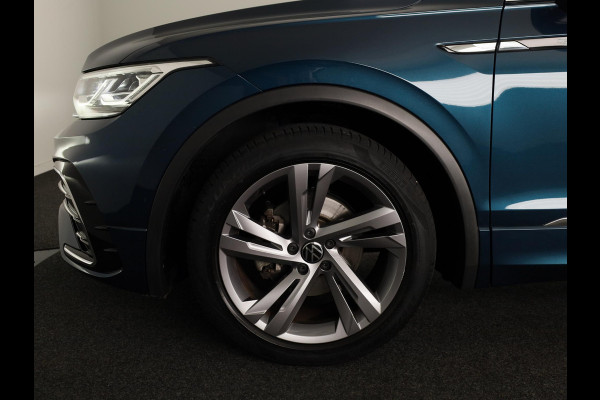 Volkswagen Tiguan 1.5 TSI R-Line Business+ 150PK DSG | Panorama dak | Parkeercamera | Keyless entry | Matrix LED koplampen |