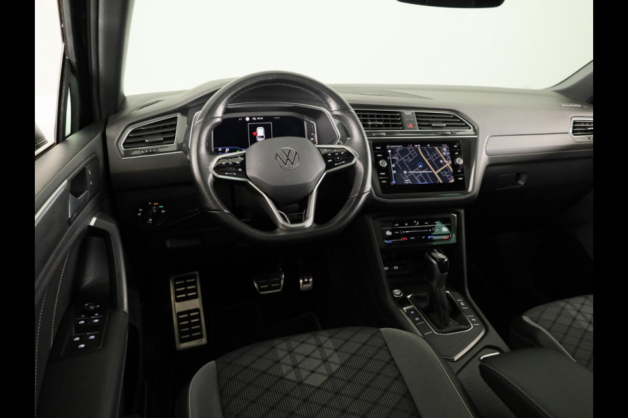 Volkswagen Tiguan 1.5 TSI R-Line Business+ 150PK DSG | Panorama dak | Parkeercamera | Keyless entry | Matrix LED koplampen |