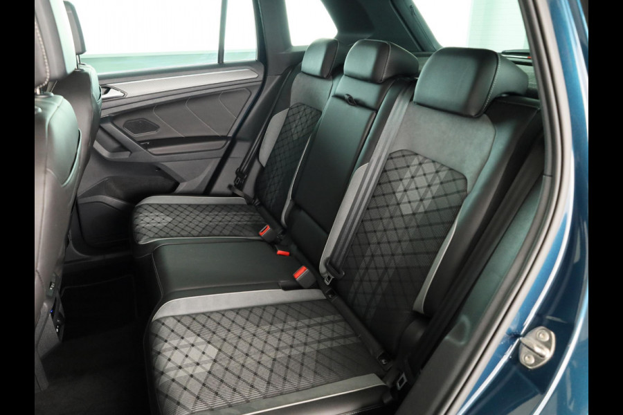 Volkswagen Tiguan 1.5 TSI R-Line Business+ 150PK DSG | Panorama dak | Parkeercamera | Keyless entry | Matrix LED koplampen |
