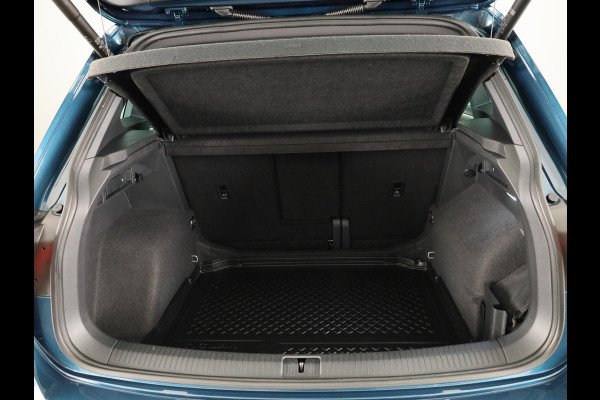 Volkswagen Tiguan 1.5 TSI R-Line Business+ 150PK DSG | Panorama dak | Parkeercamera | Keyless entry | Matrix LED koplampen |