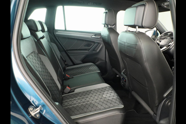 Volkswagen Tiguan 1.5 TSI R-Line Business+ 150PK DSG | Panorama dak | Parkeercamera | Keyless entry | Matrix LED koplampen |
