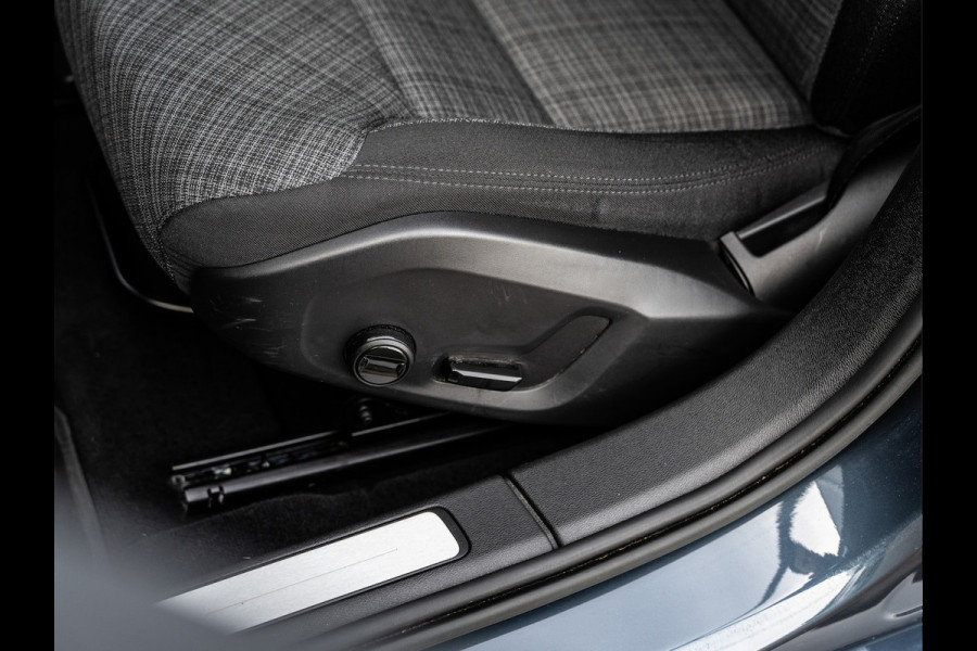 Volvo V60 2.0 T6 Plug-in hybrid AWD Ultimate Bright