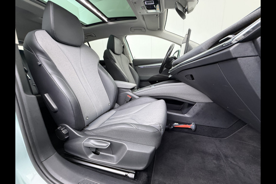 Škoda ENYAQ iV 80 SOH 90% Panoramadak 3-Zone Ecc Adap.Cruise Camera Navi Apple Carplay Android Auto Pdc Stoel+Stuurverwarming Lmv Led Privacy Glas Keyless advanced Dodehoek detectie File assistent Verkeersbord detectie 1e Eigenaar Dealeronderhouden Origineel Nederlandse Auto