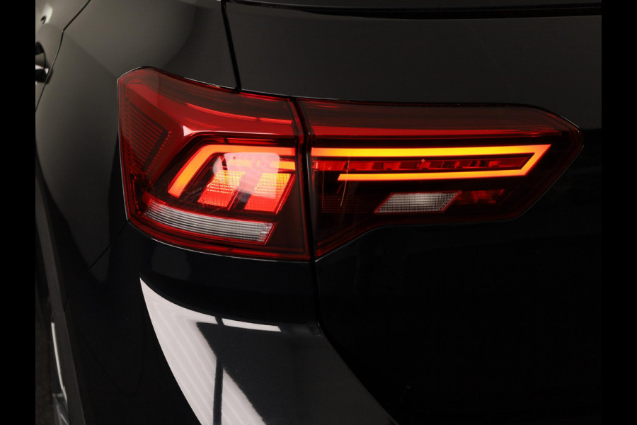 Volkswagen T-Roc 1.5 TSI Sport Business R 150pk DSG | Panoramadak | Parkeercamera | Adaptieve cruise controle | Parkeercamera