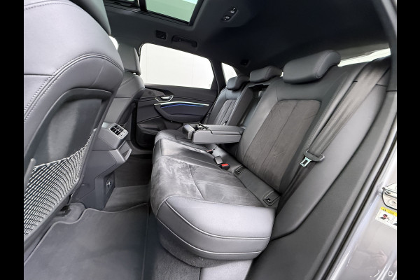 Audi e-tron 55 Quattro Advanced Edition Plus 95kWh Panoramadak Leder/Alcantara Adap.Cruise Camera Apple Carplay Android Auto Navi Ecc SOH 86 Elek.Stoelen+Memory+Verwarmd Elek.Achterklep Lmv 21" Keyless Privacy Glas Led DAB Dealeronderhouden Origineel Nederlandse Auto