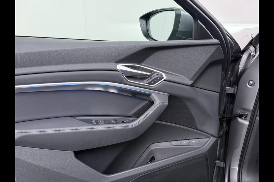 Audi e-tron 55 Quattro Advanced Edition Plus 95kWh Panoramadak Leder/Alcantara Adap.Cruise Camera Apple Carplay Android Auto Navi Ecc SOH 86 Elek.Stoelen+Memory+Verwarmd Elek.Achterklep Lmv 21" Keyless Privacy Glas Led DAB Dealeronderhouden Origineel Nederlandse Auto