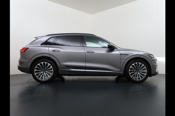 Audi e-tron 55 Quattro Advanced Edition Plus 95kWh Panoramadak Leder/Alcantara Adap.Cruise Camera Apple Carplay Android Auto Navi Ecc SOH 86 Elek.Stoelen+Memory+Verwarmd Elek.Achterklep Lmv 21" Keyless Privacy Glas Led DAB Dealeronderhouden Origineel Nederlandse Auto