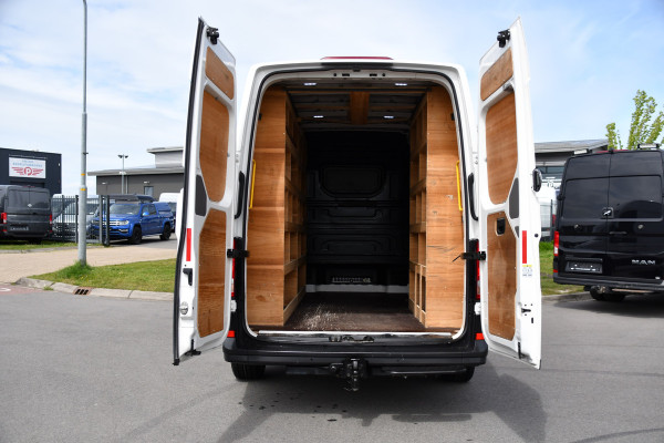 Volkswagen Crafter 35 2.0 TDI L3H3 PB Edition Cruise, Carplay, Sensoren, geveerde stoel, Trekhaak, 140pk, Automaat, Multimedia, Uniek!
