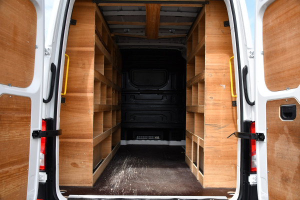 Volkswagen Crafter 35 2.0 TDI L3H3 PB Edition Cruise, Carplay, Sensoren, geveerde stoel, Trekhaak, 140pk, Automaat, Multimedia, Uniek!